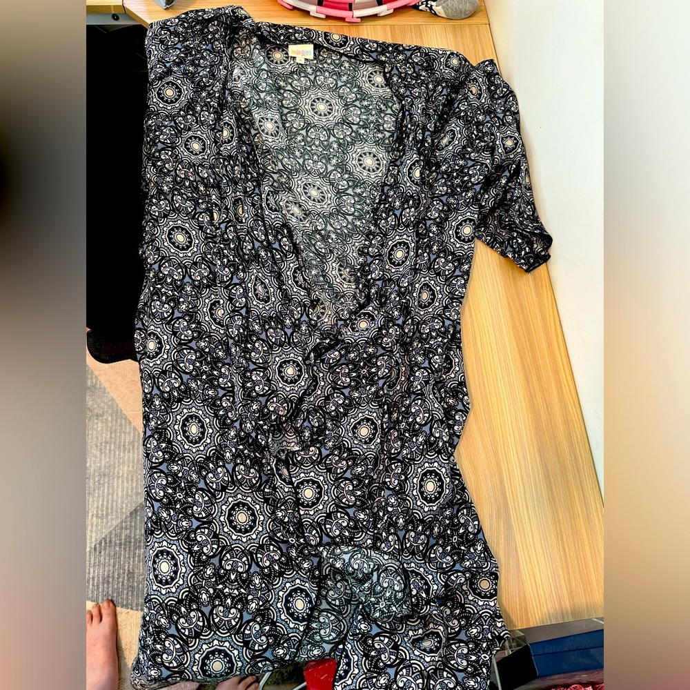 Lularoe Shirley Kimono Cardigan M (Sizes 10-18)